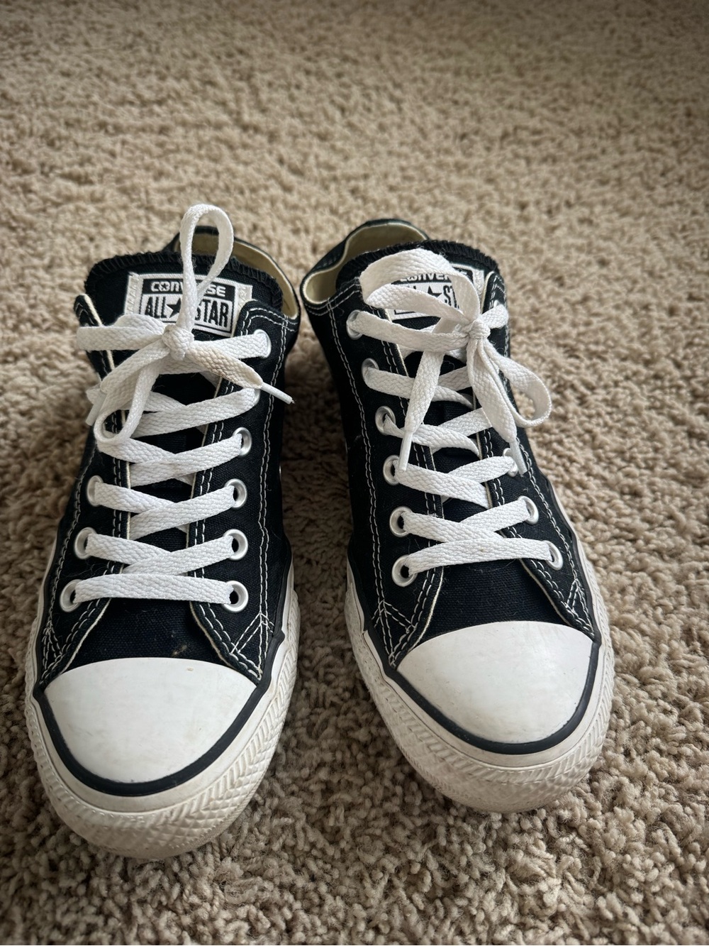 Converse Black and White Low Top Sneakers Women 8/ Men 6